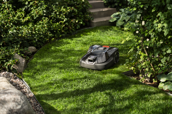 Husqvarna predstavuje dve robotické kosačky s technológiou AI Vision