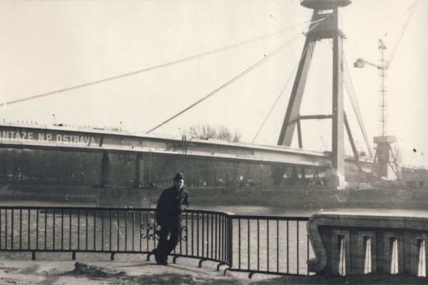 Tomáš Zálešák: Spod mosta, ktorý preťal miesto a čas