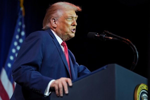 Podľa denníka Wall Street Journal Trumpova vláda viedla prvotné rokovania o potenciálnom útoku na Irán