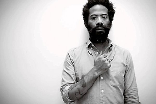 Káblikový „šaman“​​ Robert Aiki Aubrey Lowe zavíta do A4!