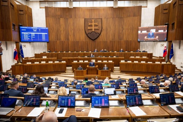 Rokovací poriadok parlamentu sa mení, zavádza sa maximálna dĺžka času na rozpravu