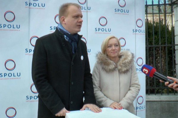 SPOLU: Jedinou istotou verejných zamestnancov je minimálna mzda