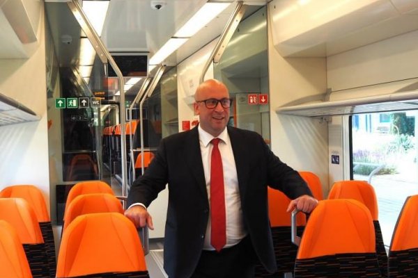 Demokrati: Železničnej nehode pri Pezinku sa dalo predísť, minister Ráž by mal na odstúpiť