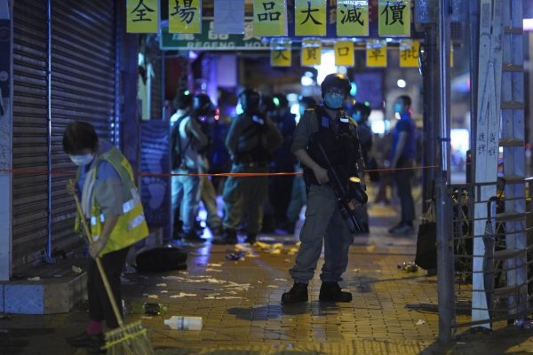 Hongkonská polícia v noci zatkla vyše 200 účastníkov protivládnych protestov