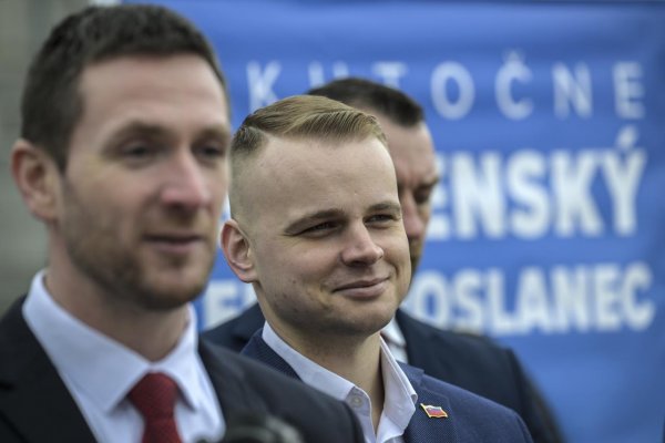 AfD z novej ultrapravicovej frakcie v Európskom parlament nemá záujem o Mazureka z Republiky