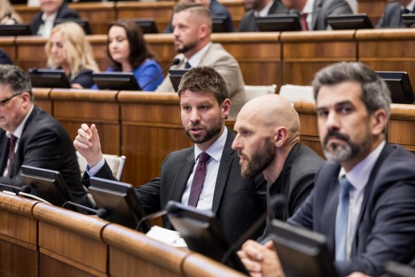 PS: Ak vláda zvýši kvórum na vstup do parlamentu, opozícii ponúkneme širokú volebnú koalíciu