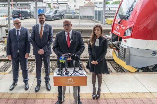 PS zvoláva mimoriadny výbor pre sériu incidentov na železnici