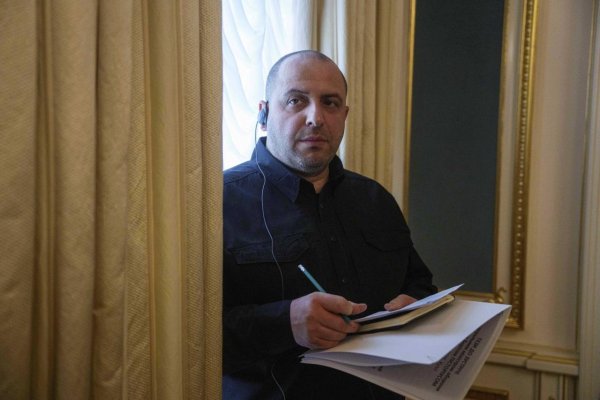 V Abú Zabí sa začali rokovania Ukrajiny, Ruska a Spojených štátov