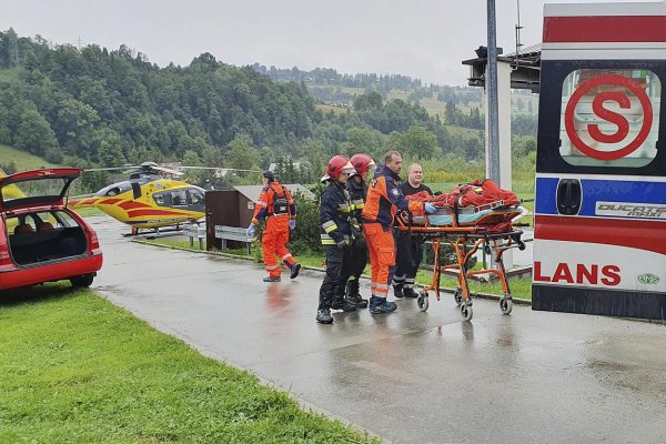 Tatrami sa prehnala silná búrka. V Poľsku zomreli štyria ľudia, na Slovensku zabil blesk jedného turistu