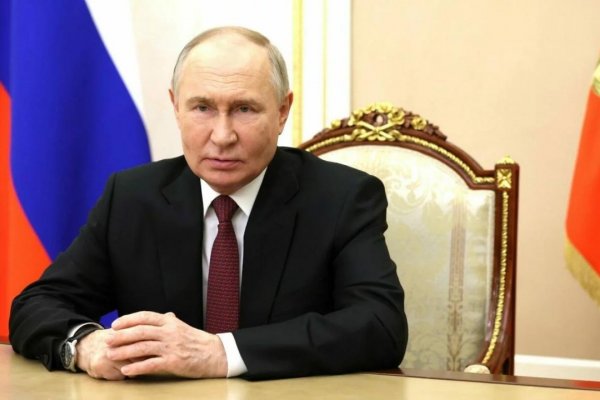 Rusko sa rúca. Putin nemá v rukách žiadne tromfy a bojí sa prevratu, píše britský denník