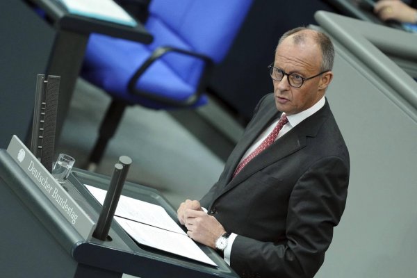 Svet prechádza zásadnými zmenami, už nie sme v mieri, upozornil Merz