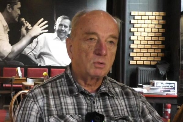 Demokrati: Ministerstvo dopravy zatajilo správu, ktorá objasňuje príčinu nehody vlakov