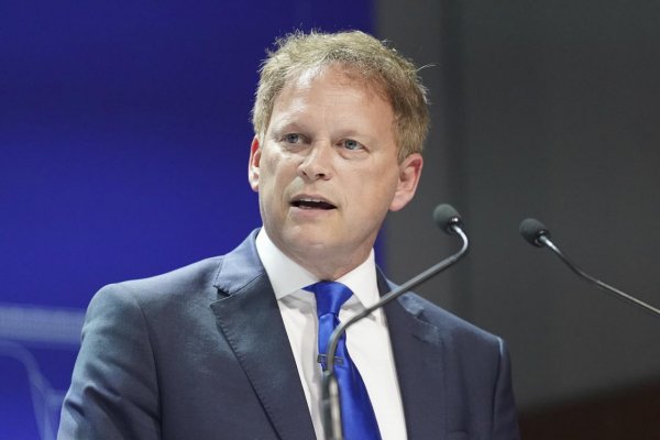 Británia: Novým ministrom obrany sa stal Grant Shapps