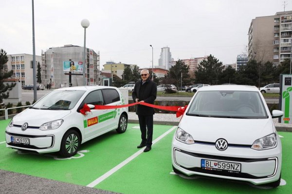 BILLA ide ekologickou cestou. Spúšťa nabíjacie elektrostanice pre elektromobily