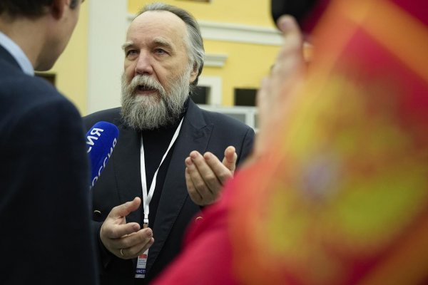 Rusko: Dugin vo vinši Putinovi zaželal: „Bože, ochraňuj cára!“