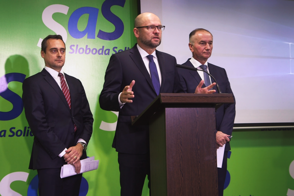 SaS: Úspech ministra financií Petra Kažimíra je klam