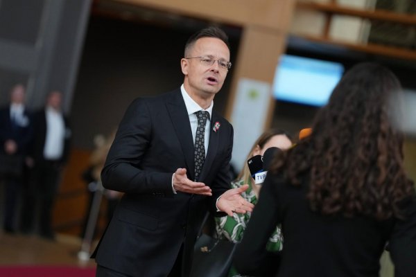 Euronews: Szijjártó priznal pravidelnú komunikáciu s Lavrovom o EÚ