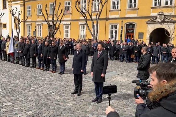 Slovenská a česká vláda sa stretli v Trenčíne, hovoriť budú o vojne i spolupráci