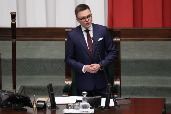 Predseda poľského Sejmu Holownia vyhlásil, že čelil návrhom na pokus o prevrat