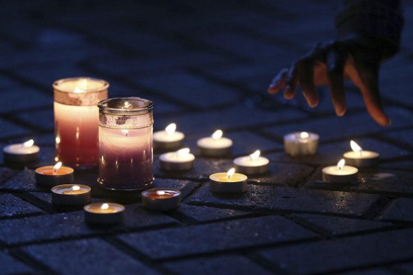 Dve sviečky, dva životy a nádej