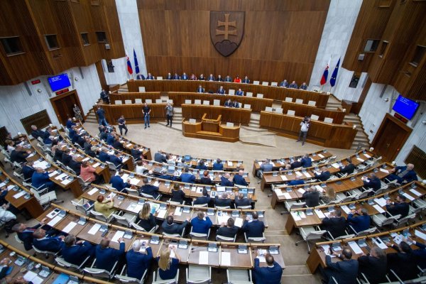 Návrh ústavného zákona o skrátenia volebného obdobia prešiel do druhého čítania