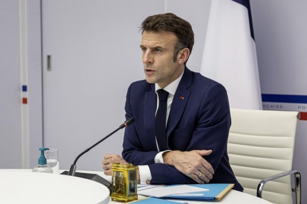 Macron oznámil, že začiatkom apríla navštívi Čínu