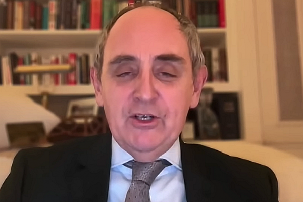 Edward Lucas: Babiš je oportunista, Európa bude buď pri stole, alebo na jedálnom lístku