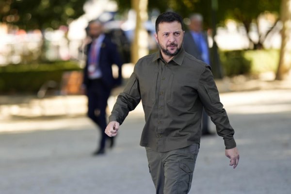 Zelenskyj pricestoval do sídla NATO v Bruseli