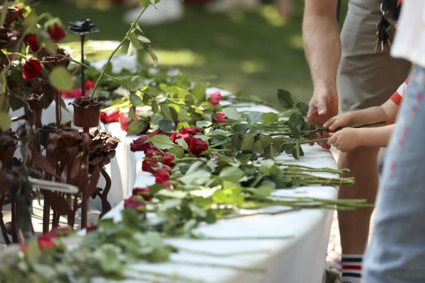 Nórsko si po desiatich rokoch pripomína teroristické útoky: Smútok v Oslo