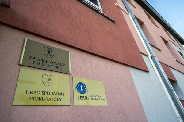 Tretí proces v kauze vraždy Jána Kuciaka a Martiny Kušnírovej sa začne v pondelok, pojednávať sa má celý rok 2026