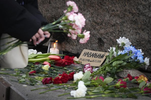 Podľa lekárov Navaľnyj zomrel prirodzenou smrťou. Matka sa obáva tajného pohrebu