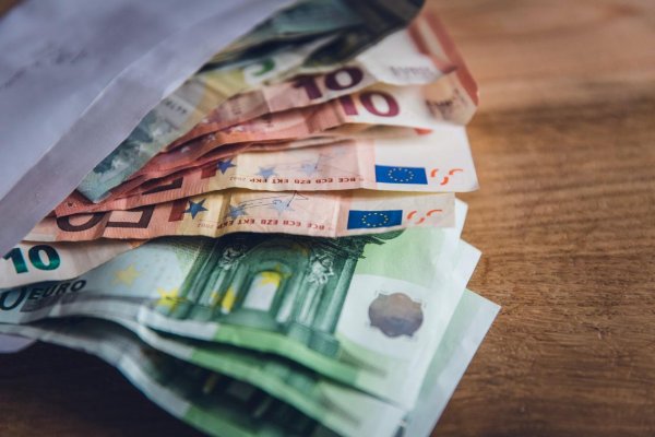 Inflácia v júli klesla po vyše roku na jednocifernú hodnotu