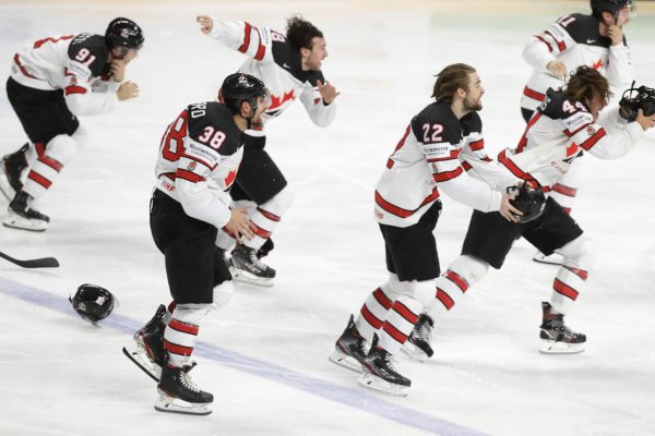 Majstrom sveta v hokeji sa stala Kanada. Vo finále porazila Fínsko 3:2