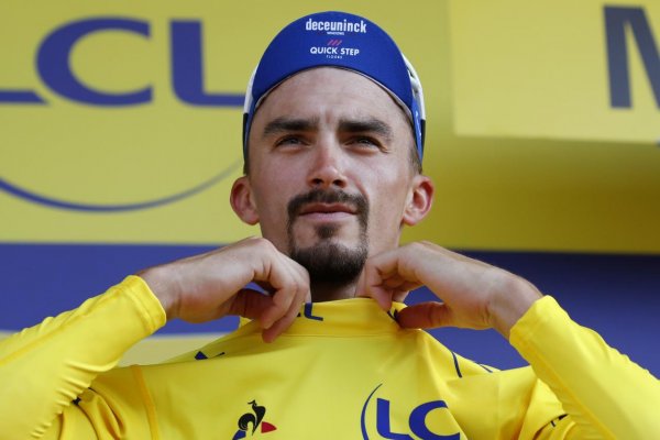 Nečakaný líder Tour de France: Julian Alaphilippe má rekord v držaní žltého dresu