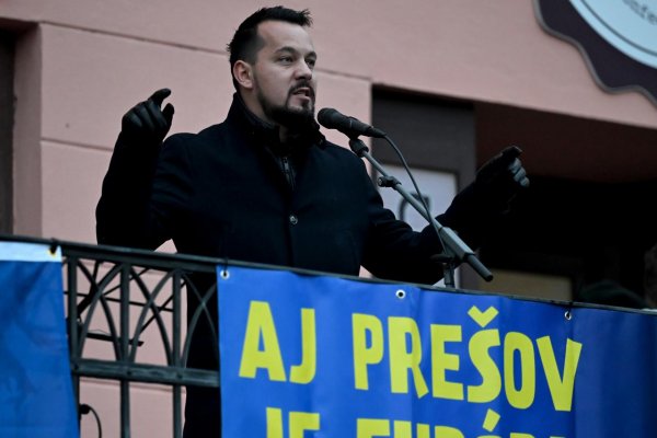 Demokrati odovzdali list prezidentovi s právnymi argumentmi pre vyhlásenie referenda, žiadajú ho aj o prijatie