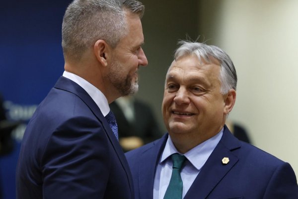 Opozícia kritizuje informácie o Pellegriniho ceste do Moskvy a ovplyvňovaní parlamentných volieb v roku 2020