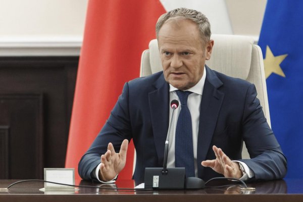 Tusk: Identifikovali sme dvoch podozrivých z aktov sabotáže na železnici