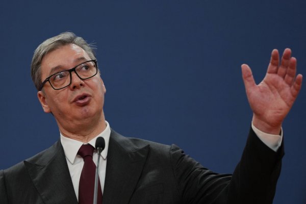 Srbsko má pre sankcie USA problémy, Vučič sa v stredu stretne s Orbánom