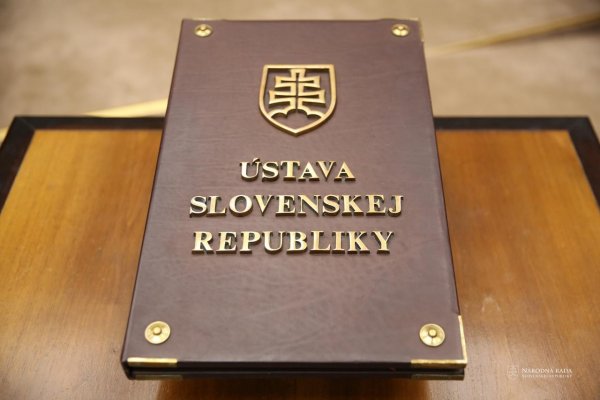 Benátska komisia podľa skupiny právnikov potvrdila obavy o vážnych rizikách navrhovanej novely ústavy
