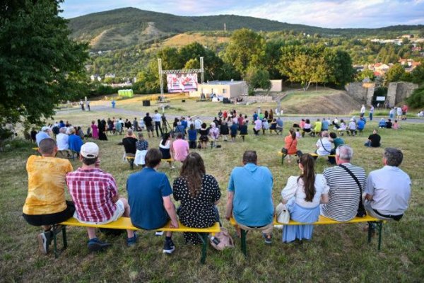 Takmer pol milióna na Ficove nenávistné reči na Devíne sme zaplatili z našich daní. Kde sú priority tejto vlády, je jasné