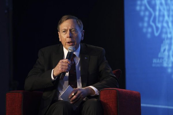 Bývalý riaditeľ CIA Petraeus: Prekážkou mieru na Ukrajine je Putin