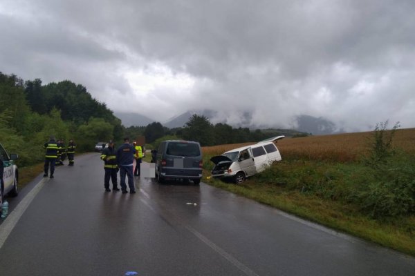 Pri zrážke dvoch dodávok zahynulo päť ľudí