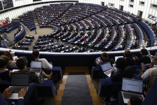 Európsky parlament odsúdil falošné referendá, chce stíhať Vladimira Putina