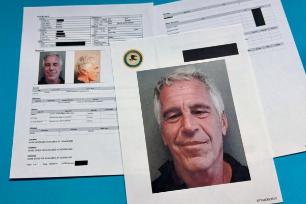 Epstein roky udržiaval kontakty s Rusmi. Akoby dievčatami nalákal mocných západných mužov do kompromitujúcej pasce