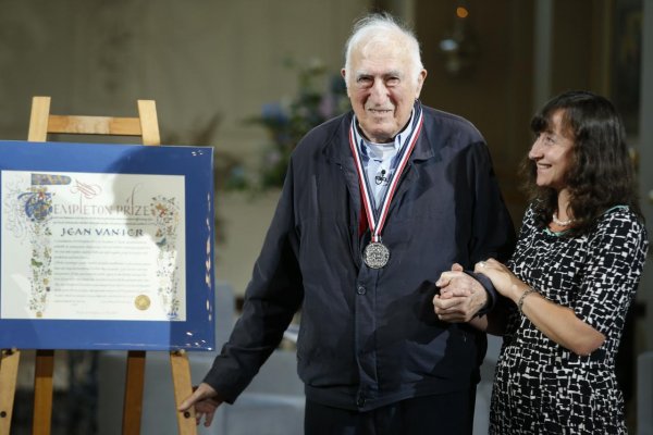 Zomrel zakladateľ jednej z prvých inkluzívnych komunít v Európe Jean Vanier