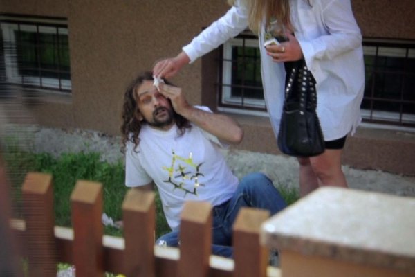 Exluzívne video: Takto napadol starosta protestujúceho výtvarníka