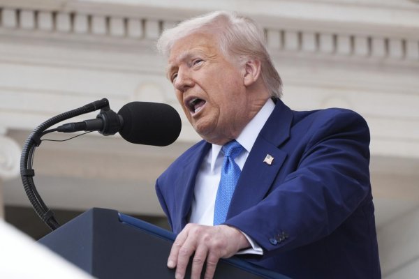 Trump: Putin sa zahráva s ohňom