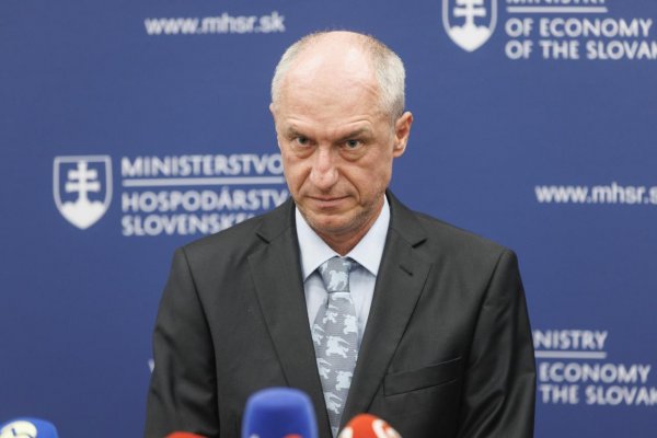 Podniky a verejný sektor dostanú pomoc v boji s drahými energiami do konca roka, sľúbil minister Hirman