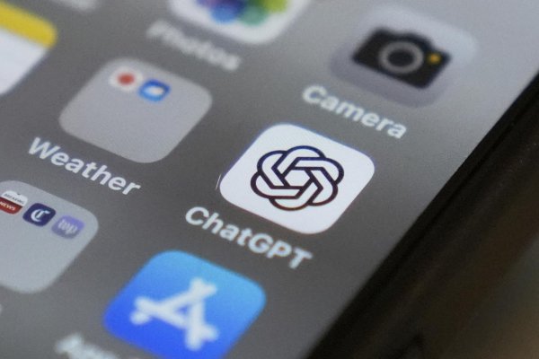 Dobrý sluha, ale zlý partner. Psychologička o vzťahoch s ChatGPT 