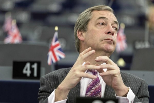 Otec brexitu Farage: zbyly mu jen gin, dluhy a hořkost. Adrenalin zmizel